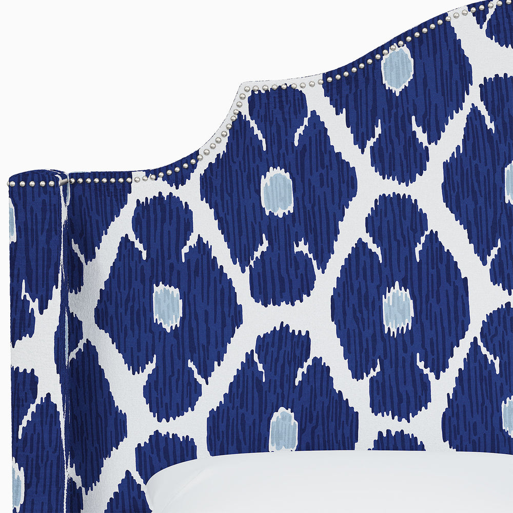 The John Robshaw Samrina bed features a headboard adorned with Mughal arches, showcasing a stunning blue and white pattern.